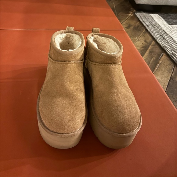 UGG Women's Classic Ultra Mini Platform - Picture 6 of 10